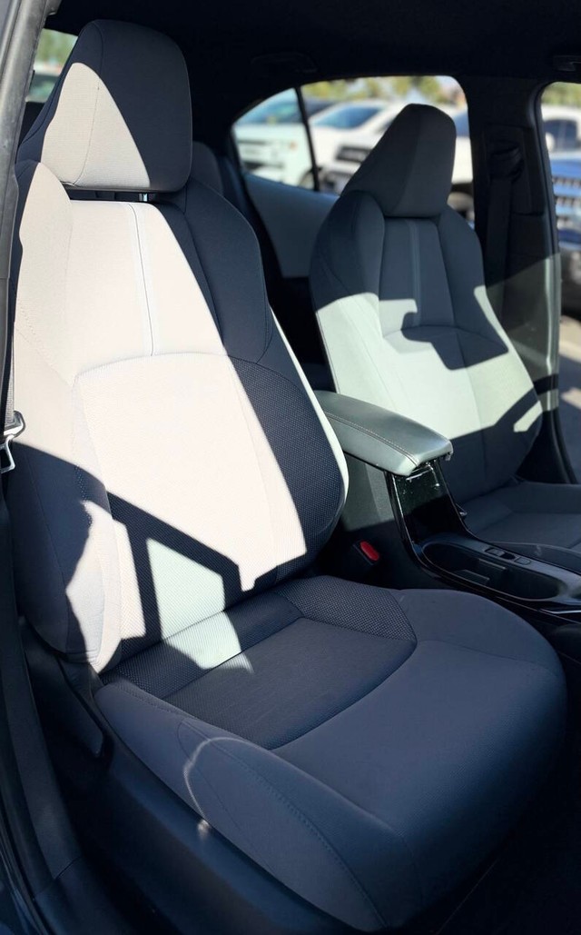 Toyota Corolla Vehicle Full-screen Gallery Image 11