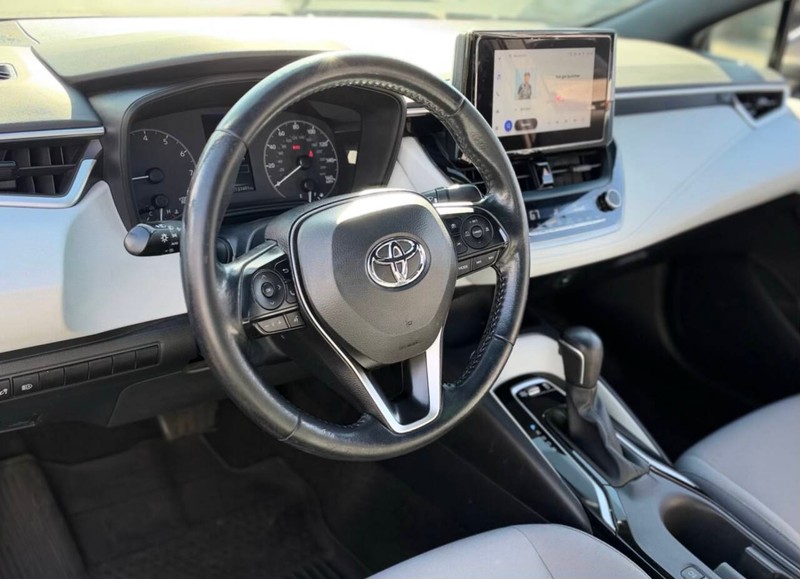 Toyota Corolla Vehicle Full-screen Gallery Image 09