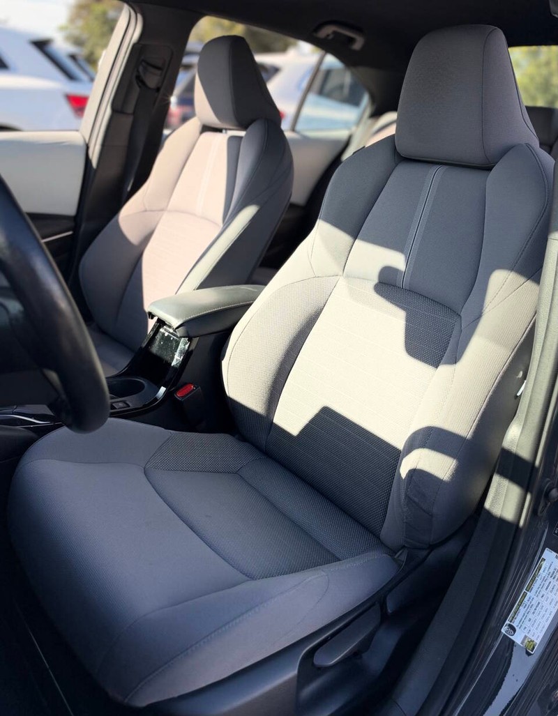 Toyota Corolla Vehicle Full-screen Gallery Image 10