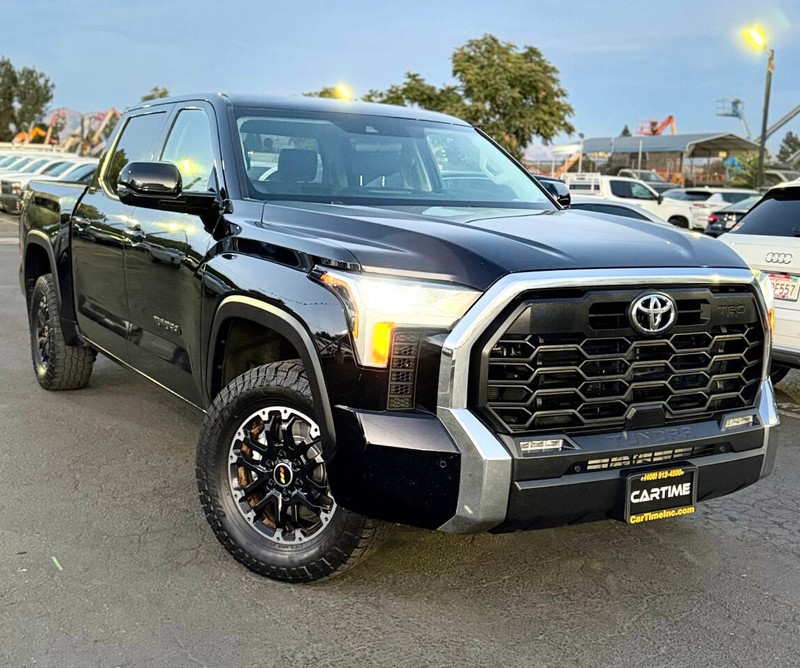 Toyota Tundra 4WD Vehicle Full-screen Gallery Image 03