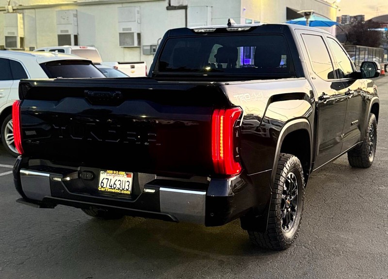 Toyota Tundra 4WD Vehicle Full-screen Gallery Image 04