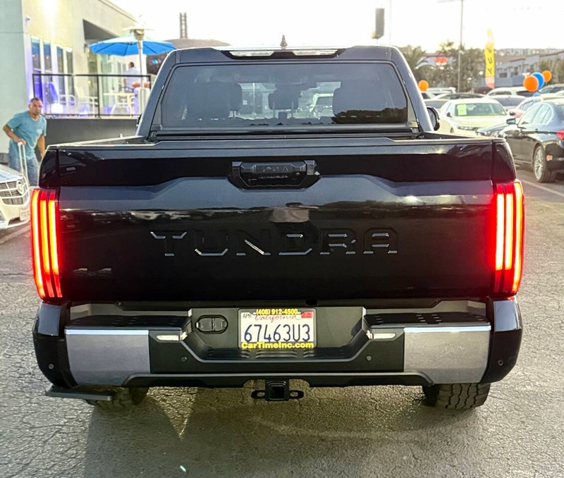 Toyota Tundra 4WD Vehicle Full-screen Gallery Image 05