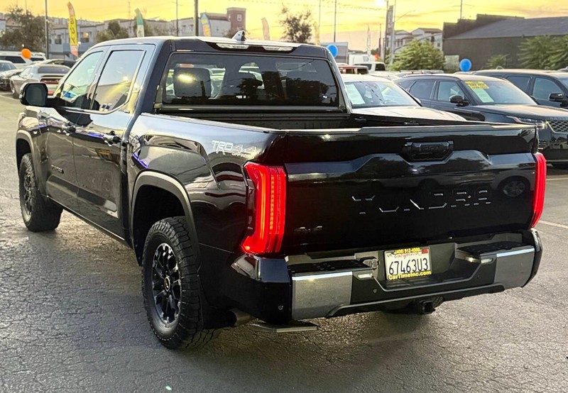 Toyota Tundra 4WD Vehicle Full-screen Gallery Image 06