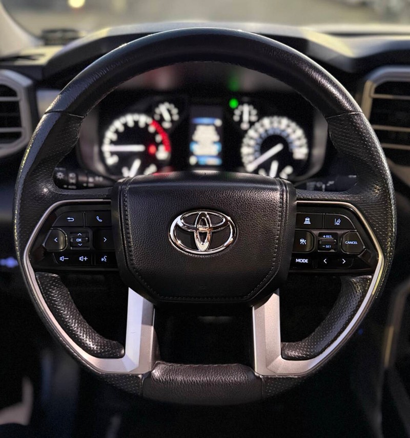 Toyota Tundra 4WD Vehicle Full-screen Gallery Image 09