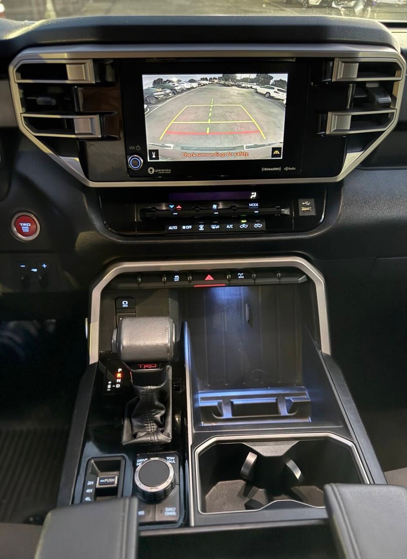 Toyota Tundra 4WD Vehicle Full-screen Gallery Image 10