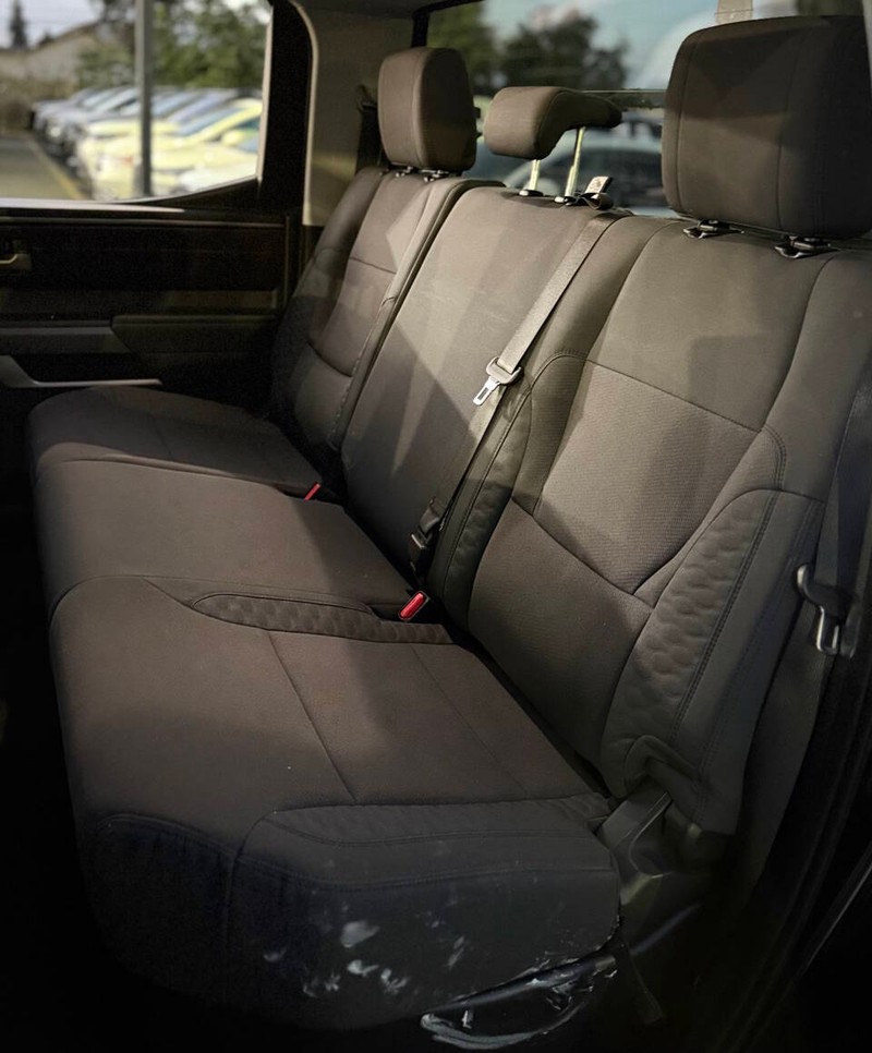Toyota Tundra 4WD Vehicle Full-screen Gallery Image 14