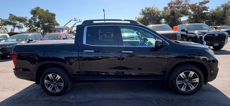 Honda Ridgeline Vehicle Full-screen Gallery Image 05