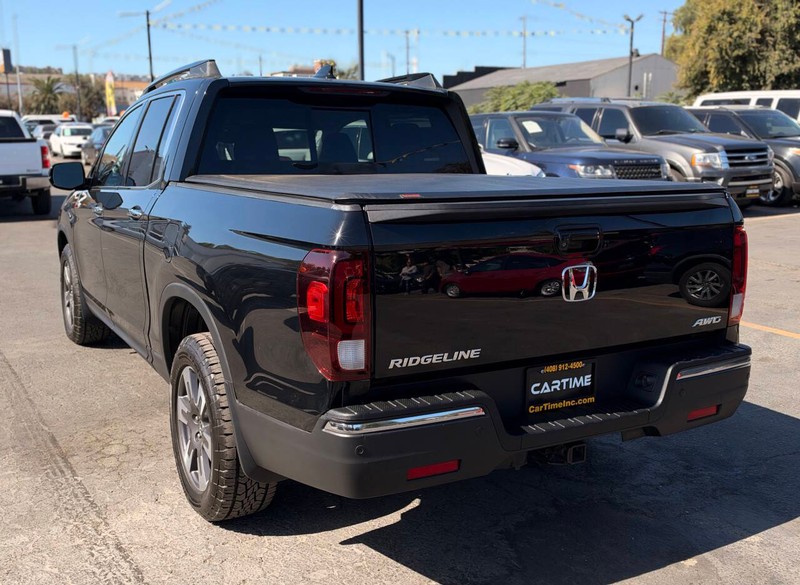 Honda Ridgeline Vehicle Full-screen Gallery Image 06