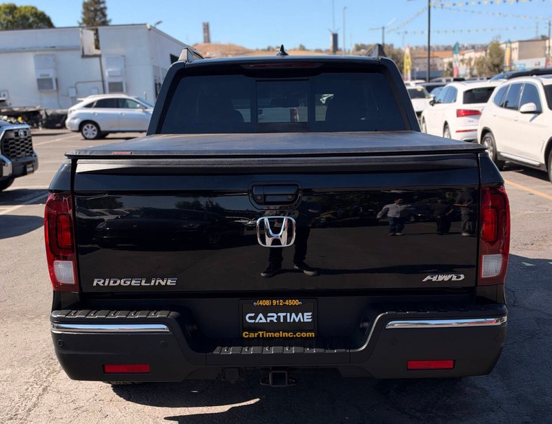 Honda Ridgeline Vehicle Full-screen Gallery Image 07