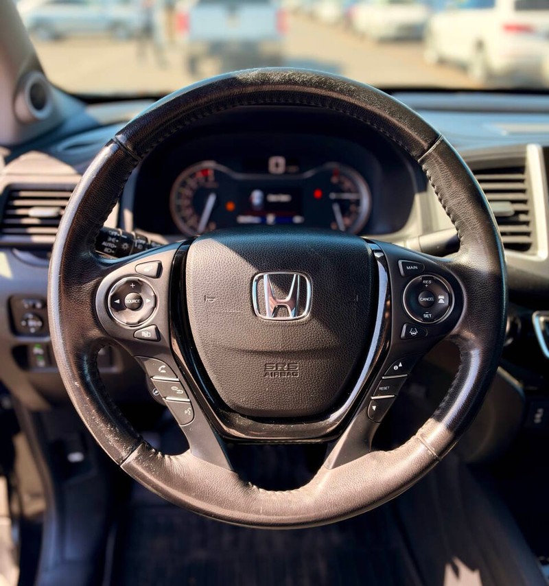 Honda Ridgeline Vehicle Full-screen Gallery Image 09