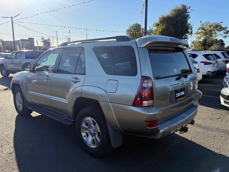 Toyota 4Runner Vehicle Full-screen Gallery Image 03