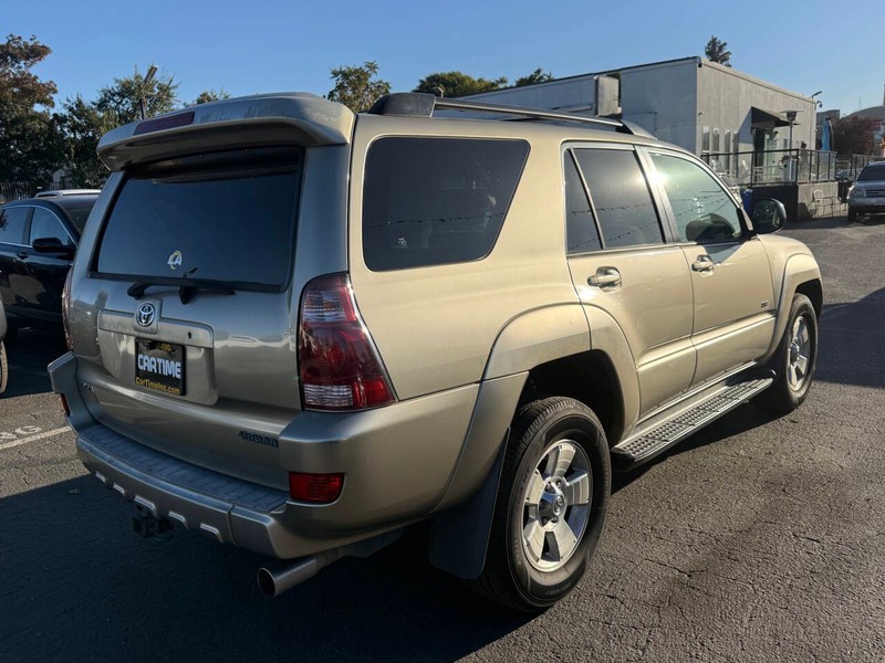 Toyota 4Runner Vehicle Full-screen Gallery Image 05