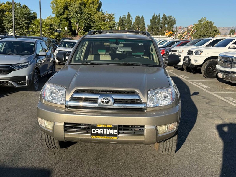 Toyota 4Runner Vehicle Full-screen Gallery Image 07