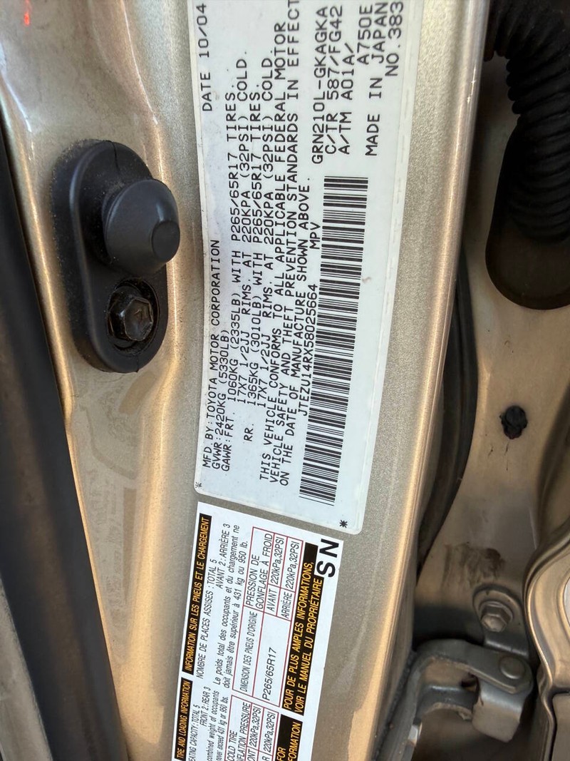 Toyota 4Runner Vehicle Full-screen Gallery Image 14