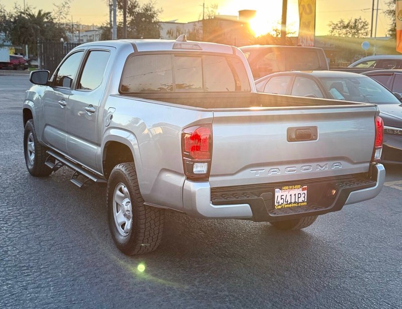Toyota Tacoma 2WD Vehicle Full-screen Gallery Image 06