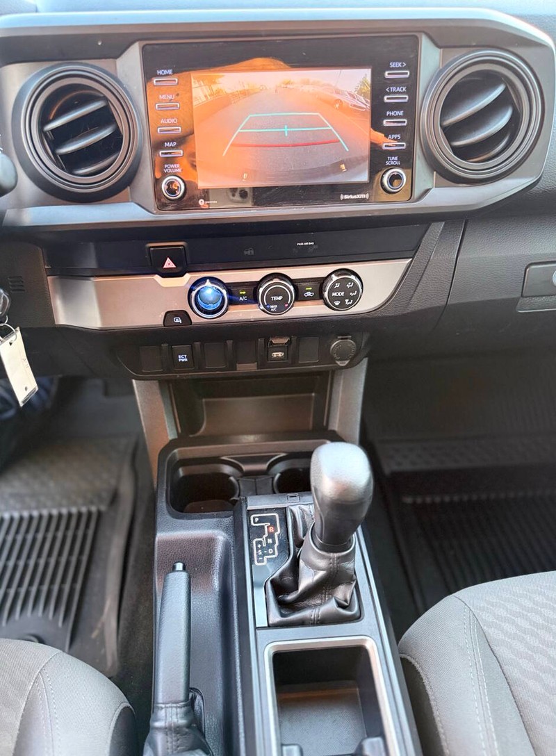 Toyota Tacoma 2WD Vehicle Full-screen Gallery Image 10