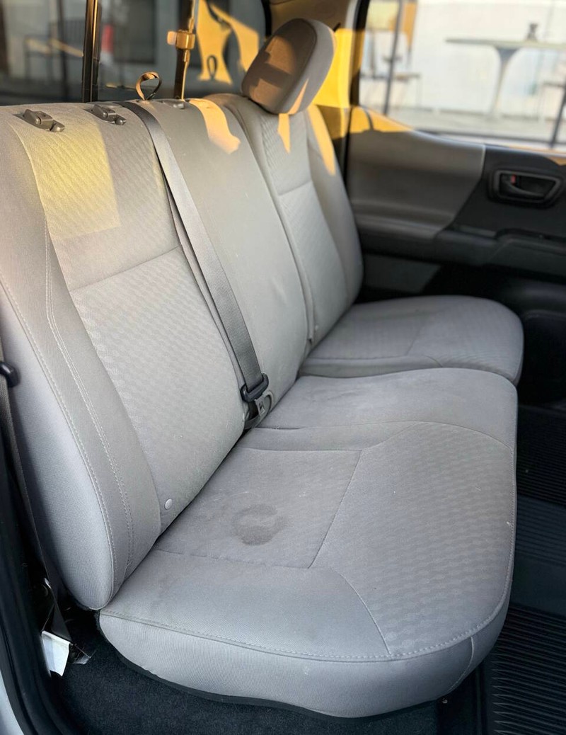 Toyota Tacoma 2WD Vehicle Full-screen Gallery Image 14