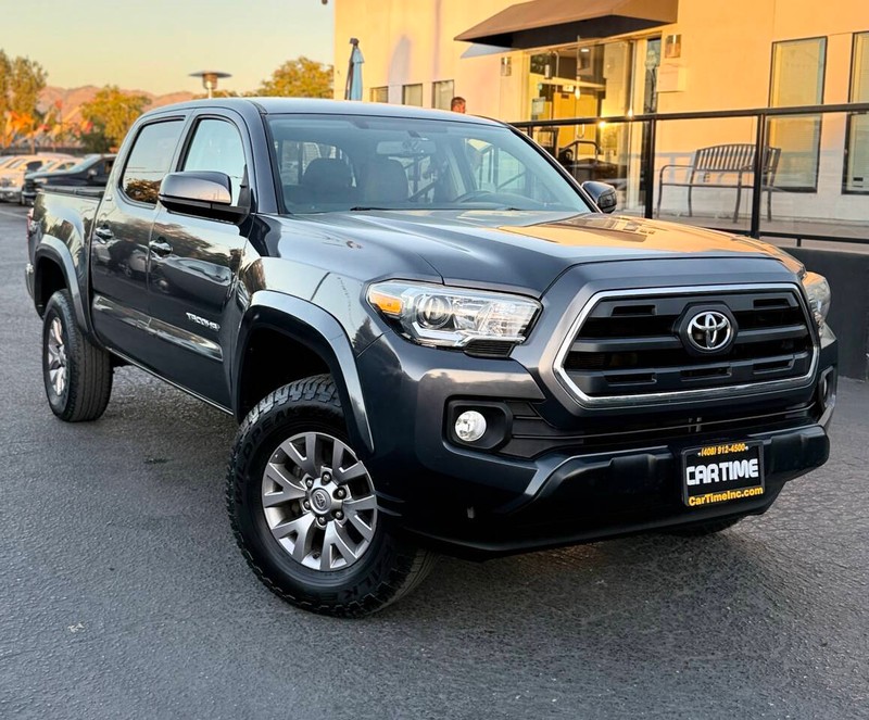 Toyota Tacoma Vehicle Full-screen Gallery Image 02