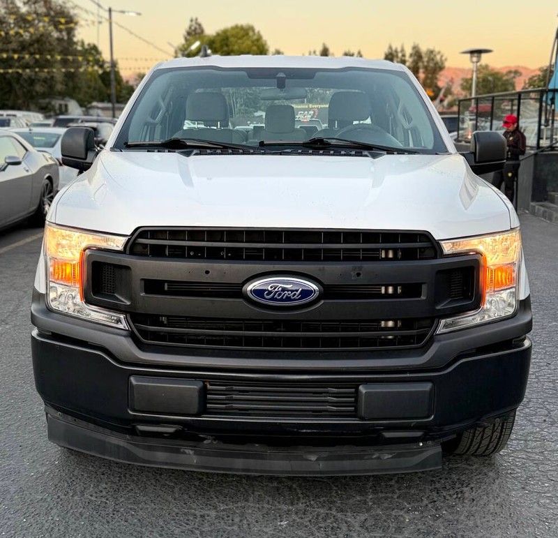 Ford F-150 Vehicle Full-screen Gallery Image 02