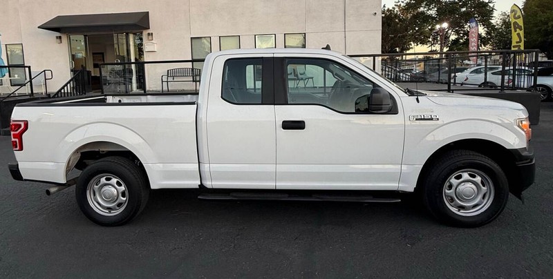 Ford F-150 Vehicle Full-screen Gallery Image 07