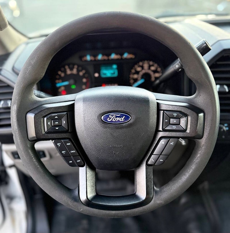 Ford F-150 Vehicle Full-screen Gallery Image 10