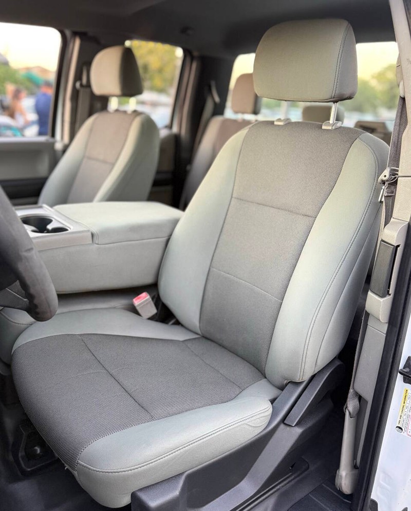 Ford F-150 Vehicle Full-screen Gallery Image 13