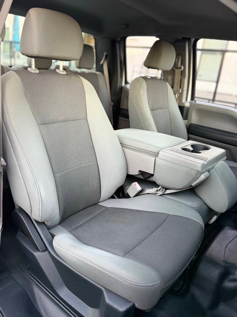 Ford F-150 Vehicle Full-screen Gallery Image 14