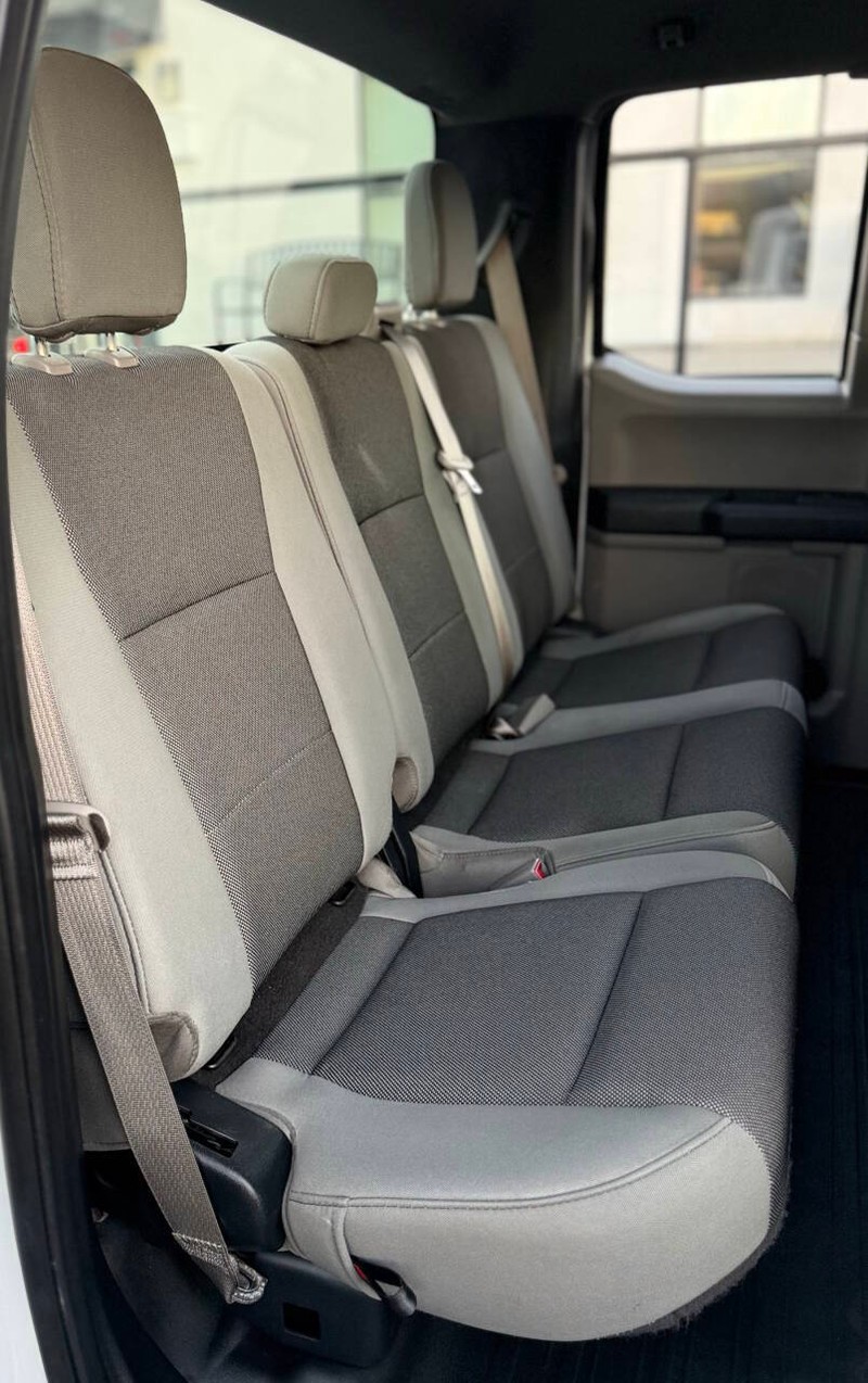 Ford F-150 Vehicle Full-screen Gallery Image 15