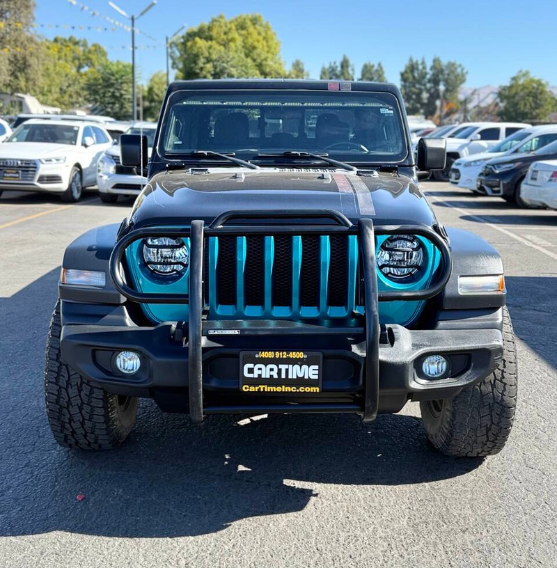 Jeep Gladiator Vehicle Full-screen Gallery Image 02