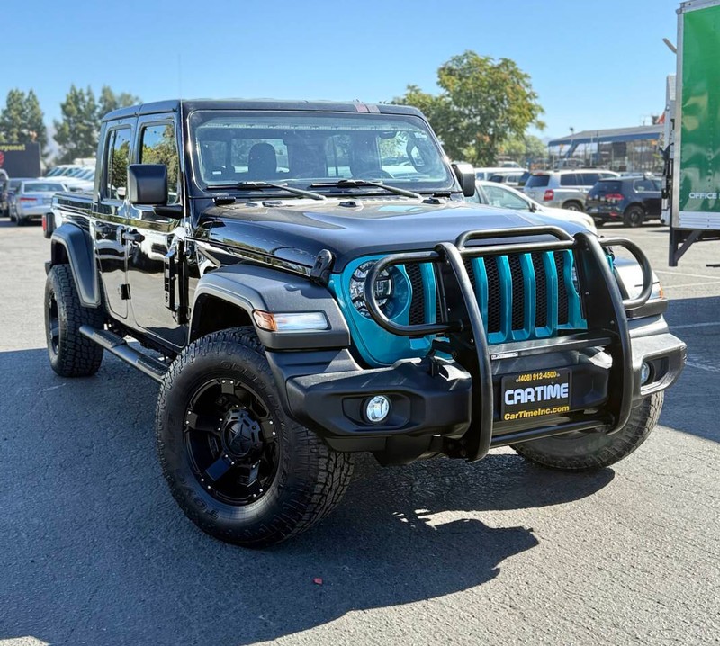 Jeep Gladiator Vehicle Full-screen Gallery Image 03