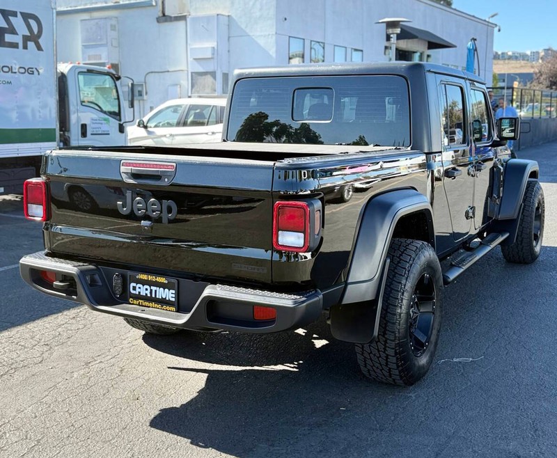 Jeep Gladiator Vehicle Full-screen Gallery Image 04
