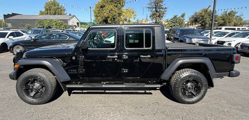Jeep Gladiator Vehicle Full-screen Gallery Image 07