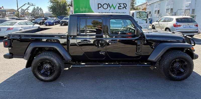 Jeep Gladiator Vehicle Full-screen Gallery Image 08