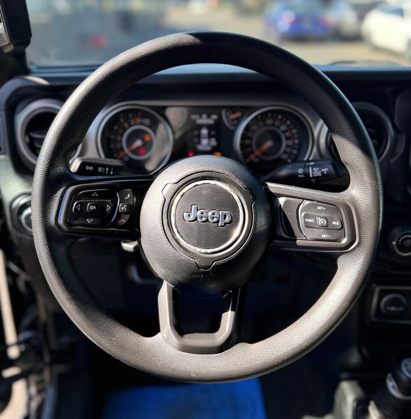 Jeep Gladiator Vehicle Full-screen Gallery Image 10