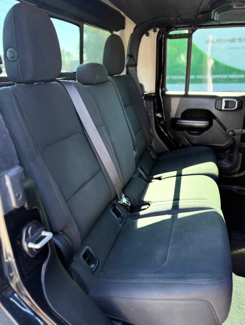 Jeep Gladiator Vehicle Full-screen Gallery Image 14