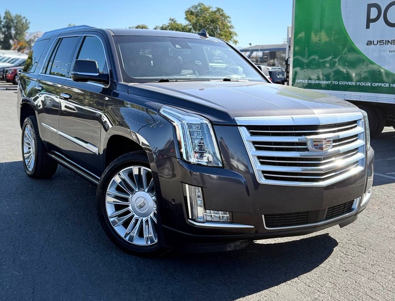 Cadillac Escalade Vehicle Full-screen Gallery Image 02