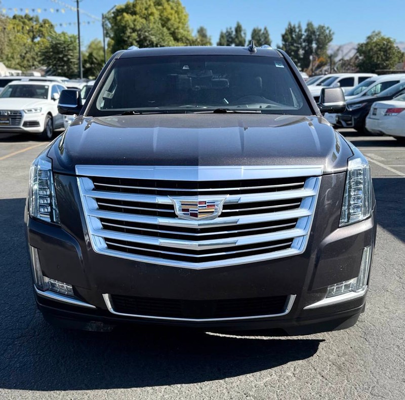 Cadillac Escalade Vehicle Full-screen Gallery Image 03