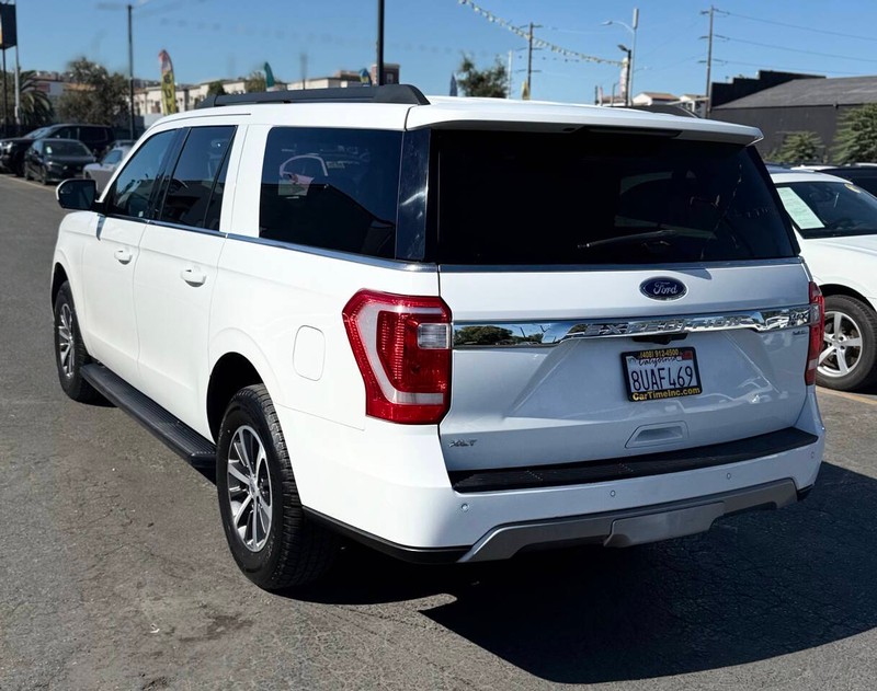 Ford Expedition Max Vehicle Full-screen Gallery Image 05
