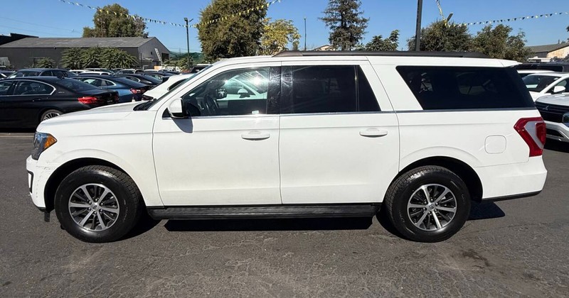 Ford Expedition Max Vehicle Full-screen Gallery Image 07