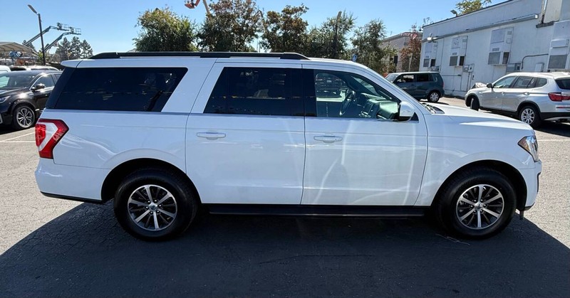 Ford Expedition Max Vehicle Full-screen Gallery Image 08