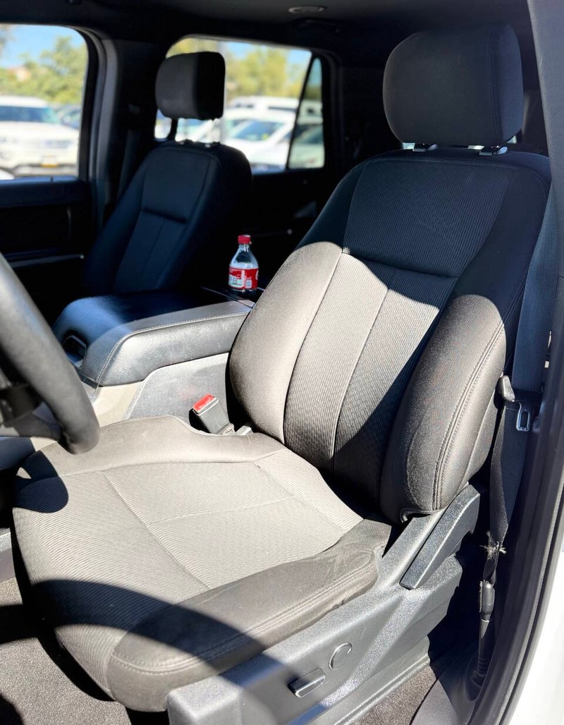 Ford Expedition Max Vehicle Full-screen Gallery Image 14