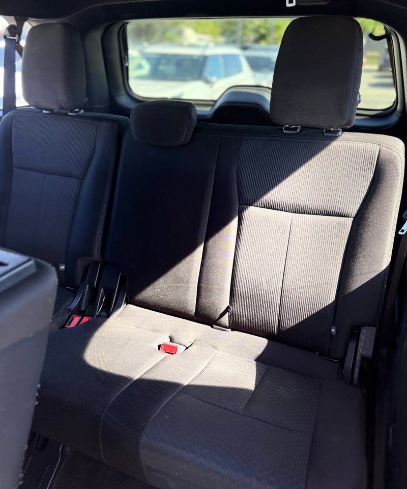 Ford Expedition Max Vehicle Full-screen Gallery Image 18