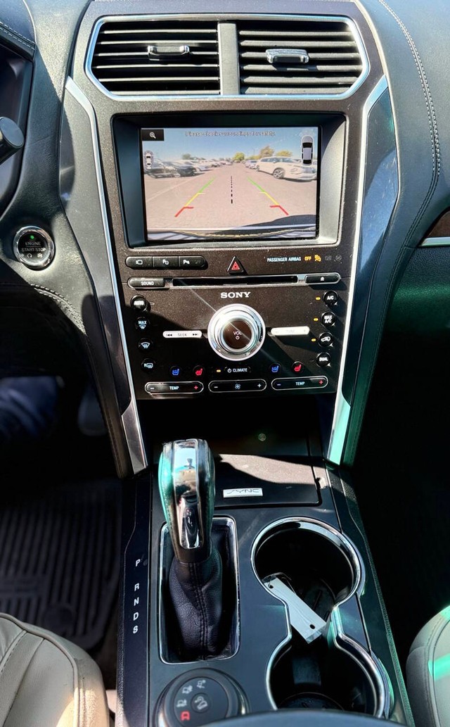 Ford Explorer Vehicle Full-screen Gallery Image 11