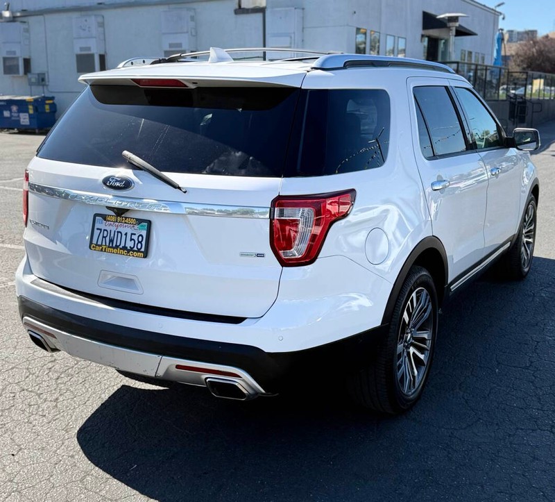 Ford Explorer Vehicle Full-screen Gallery Image 04
