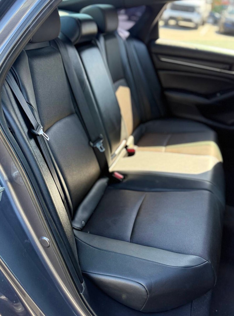 Honda Accord Sedan Vehicle Full-screen Gallery Image 13