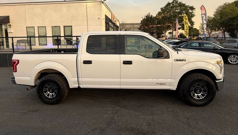 Ford F-150 Vehicle Full-screen Gallery Image 08