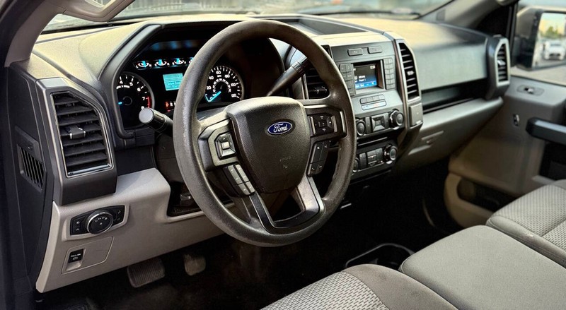 Ford F-150 Vehicle Full-screen Gallery Image 09
