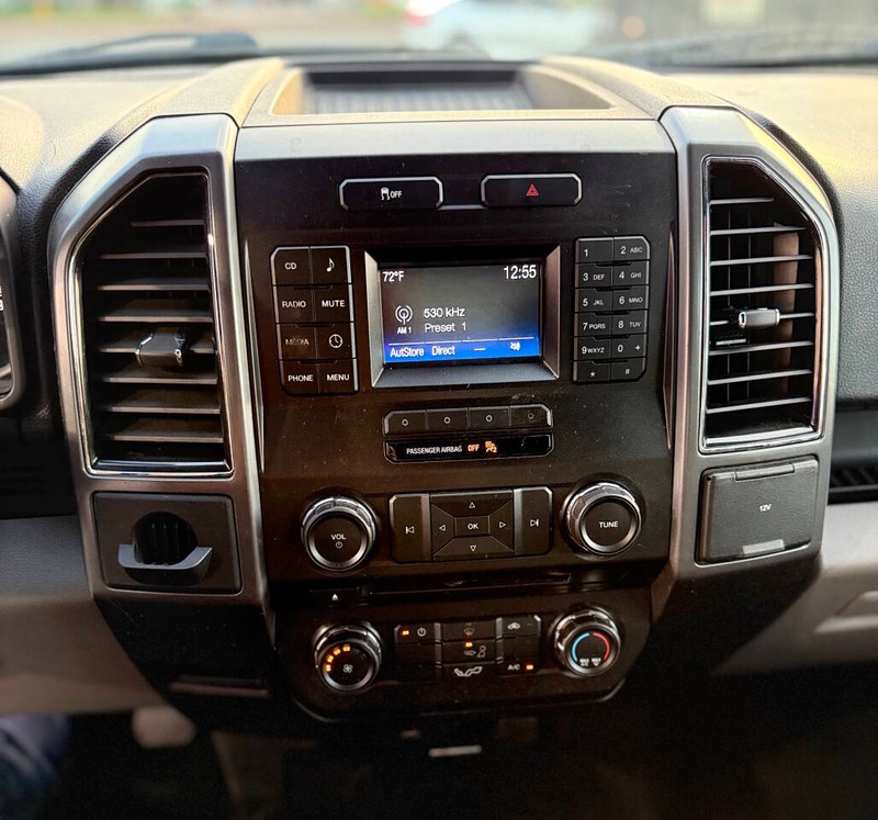 Ford F-150 Vehicle Full-screen Gallery Image 11