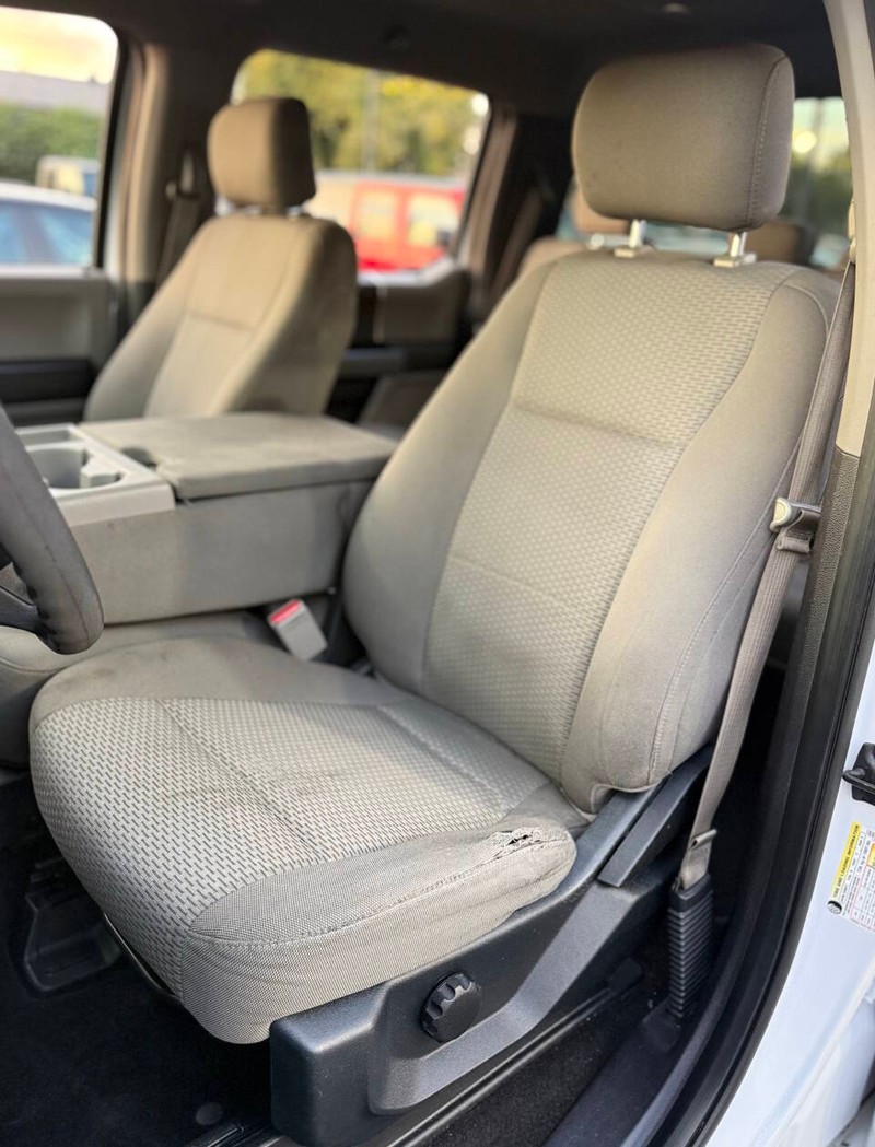 Ford F-150 Vehicle Full-screen Gallery Image 12