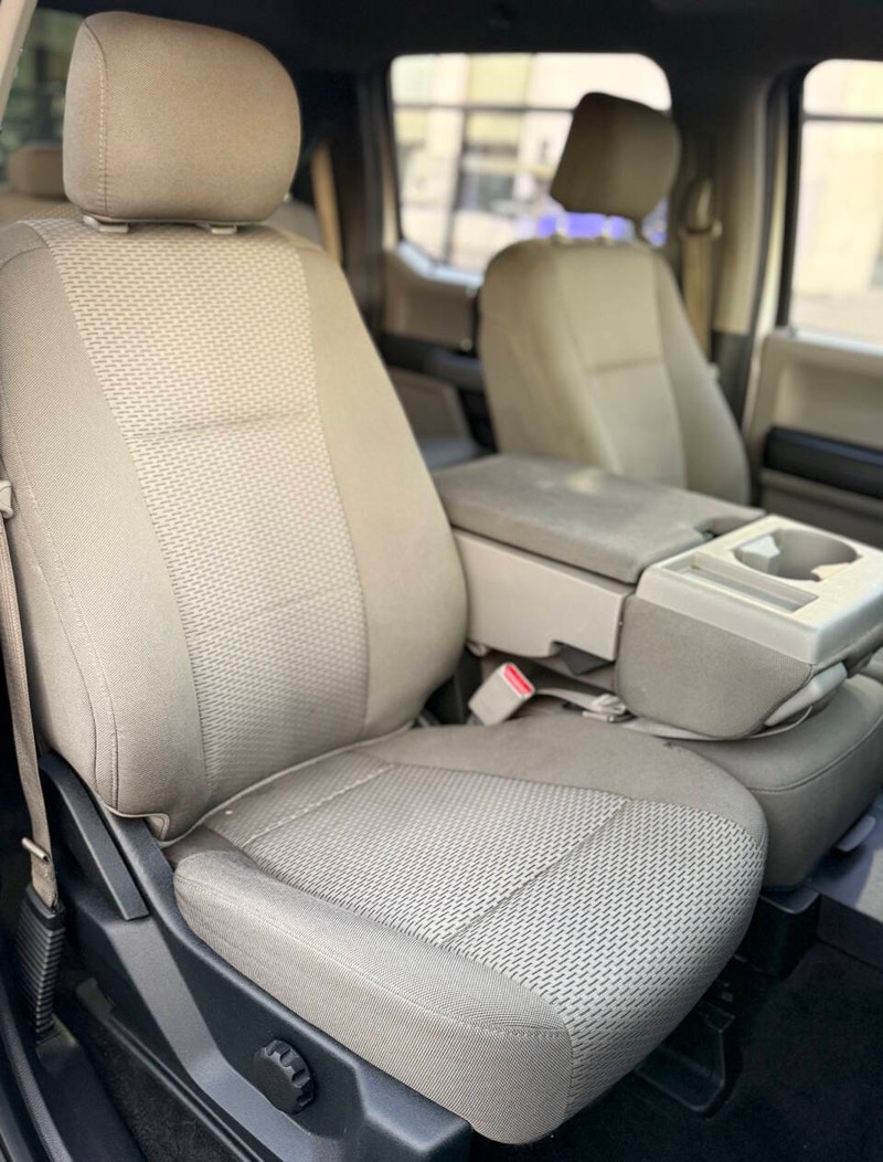 Ford F-150 Vehicle Full-screen Gallery Image 13